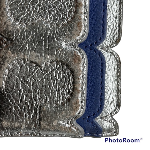 Tory Burch Scallop-T Metallic Card Case - Picture 4 of 9